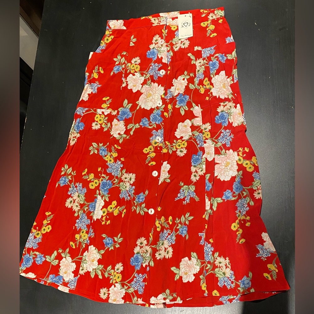 Red floral skirt NWT